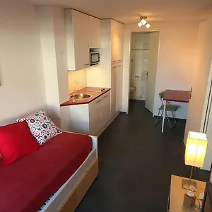 Schönes Studio Mit Einer Kleinen Terrasse Basel