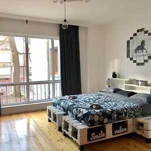 https://spacious-modern-vintage-flat-in-the-heart-of.sofiahotelsbg.com
